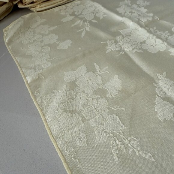 Damask Set Of 16 Napkins Creamy Pale Yellow 16x16” Square Floral Lightly Used - Picture 2 of 6